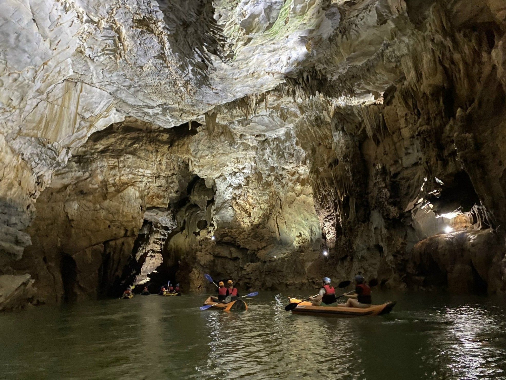 KAYAKING TOUR – Kayaking deep into the cave